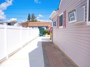 65 Cheshire Road, Bethpage NY 11714