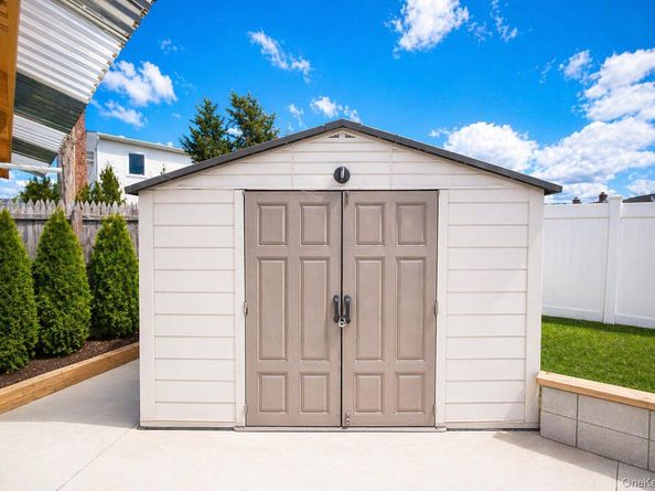 65 Cheshire Road, Bethpage NY 11714