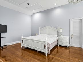 18 Sherwood Lane, Roslyn Heights NY 11577