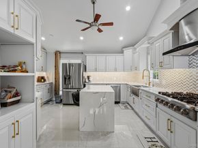 18 Sherwood Lane, Roslyn Heights NY 11577