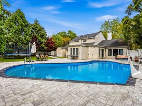 18 Sherwood Lane, Roslyn Heights NY 11577