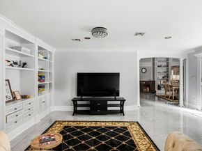 18 Sherwood Lane, Roslyn Heights NY 11577
