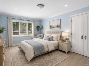 18 Sherwood Lane, Roslyn Heights NY 11577