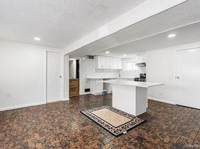 42 Pebble Lane, Deer Park NY 11729
