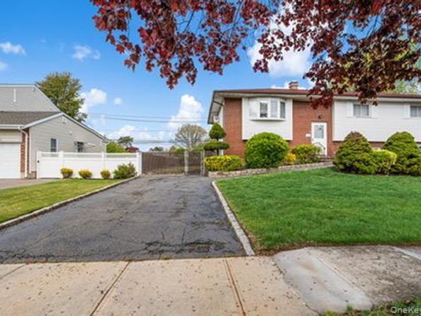 42 Pebble Lane, Deer Park NY 11729