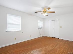 42 Pebble Lane, Deer Park NY 11729