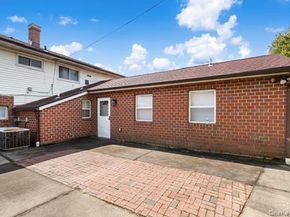 42 Pebble Lane, Deer Park NY 11729