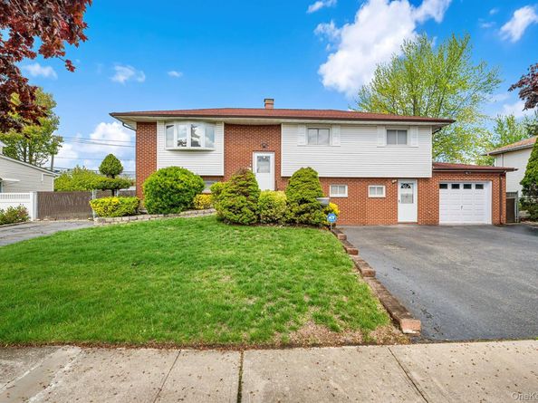 42 Pebble Lane, Deer Park NY 11729