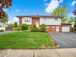 42 Pebble Lane, Deer Park NY 11729