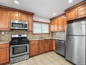 42 Pebble Lane, Deer Park NY 11729