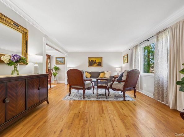 3 Camsanette Court, Glen Cove NY 11542