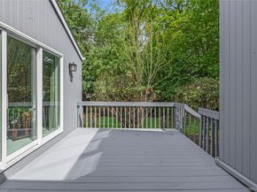 6 Gerriet Court, Northport NY 11768