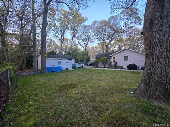 117 Maple Avenue, Flanders NY 11901