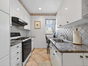 26 Hamilton Place A2, Garden City NY 11530