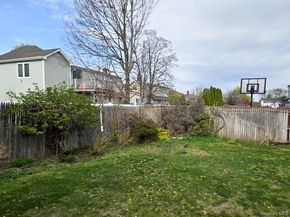 9 Goshen Street, Deer Park NY 11729