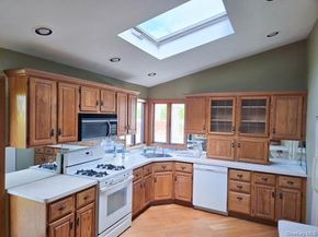 9 Goshen Street, Deer Park NY 11729