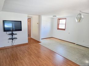 9 Goshen Street, Deer Park NY 11729