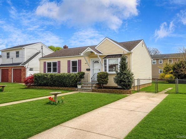 821 10th Street, West Babylon NY 11704