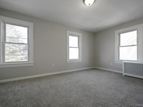 10 Winchester Drive, Lindenhurst NY 11757