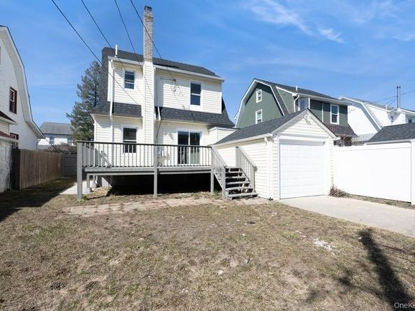10 Winchester Drive, Lindenhurst NY 11757