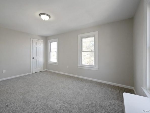 10 Winchester Drive, Lindenhurst NY 11757