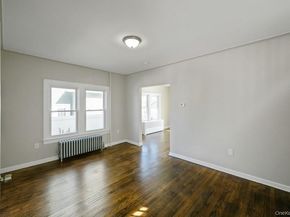 10 Winchester Drive, Lindenhurst NY 11757