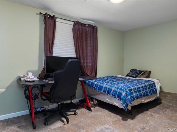 35 Jackson Avenue W, Babylon NY 11702