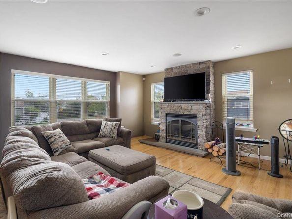 35 Jackson Avenue W, Babylon NY 11702