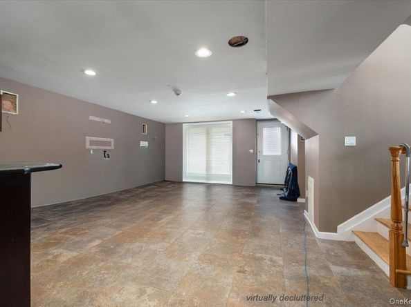 35 Jackson Avenue W, Babylon NY 11702