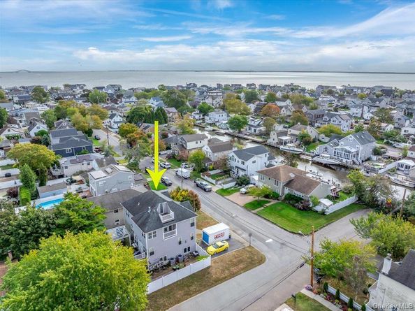 35 Jackson Avenue W, Babylon NY 11702