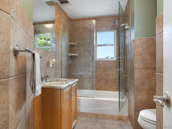 35 Jackson Avenue W, Babylon NY 11702