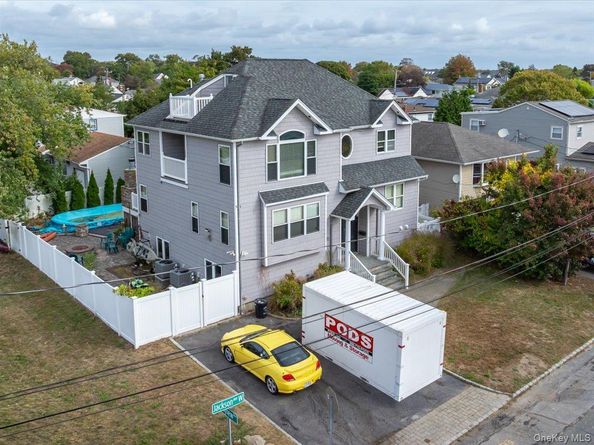 35 Jackson Avenue W, Babylon NY 11702