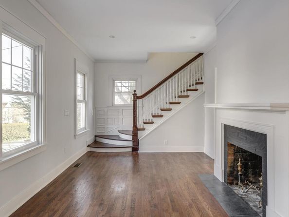 27 Locust Lane, Oyster Bay NY 11771