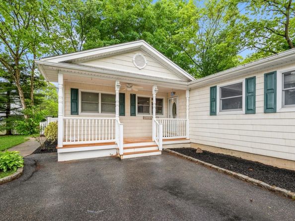 24 Victory Street, Ronkonkoma NY 11779