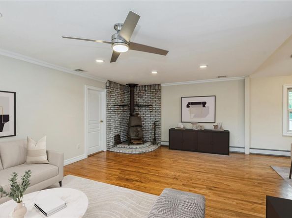 24 Victory Street, Ronkonkoma NY 11779