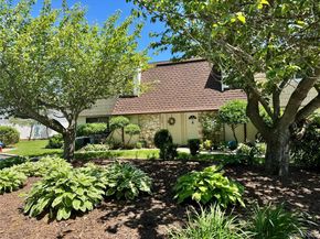 71 Pointe Circle S 71, Coram NY 11727