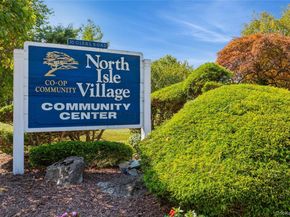71 Pointe Circle S 71, Coram NY 11727