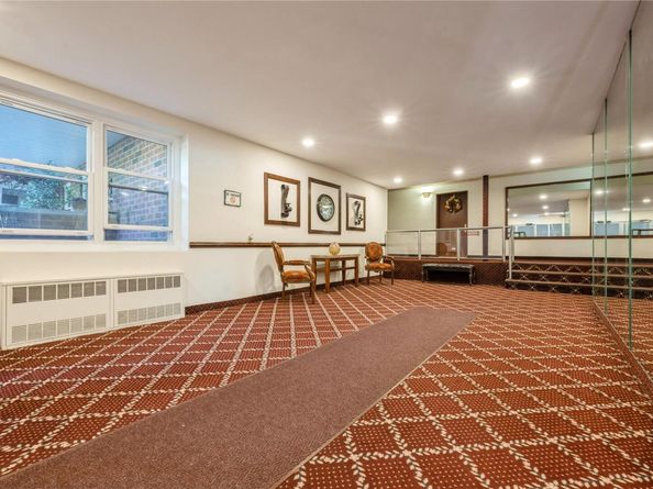 32 Pearsall Avenue 1C, Glen Cove NY 11542