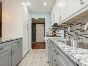 32 Pearsall Avenue 1C, Glen Cove NY 11542
