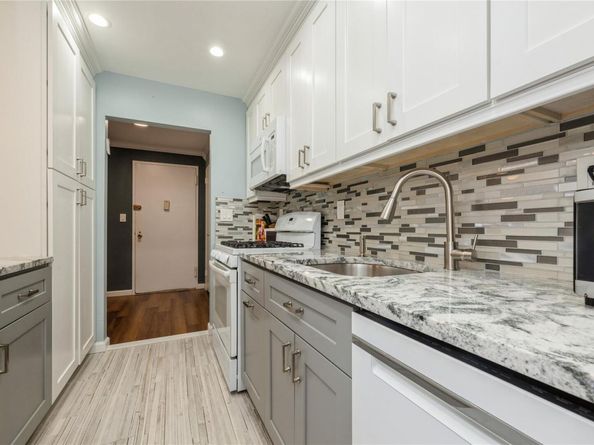 32 Pearsall Avenue 1C, Glen Cove NY 11542