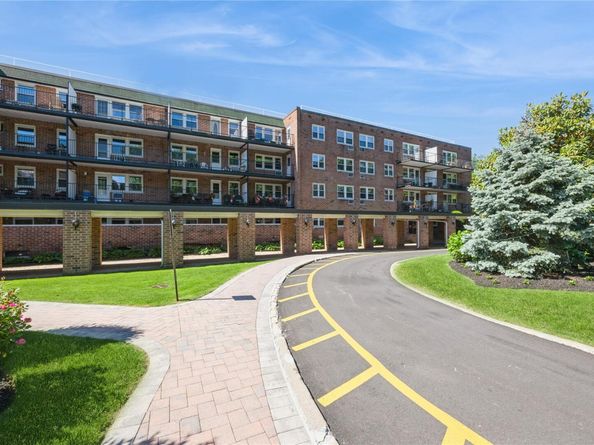 32 Pearsall Avenue 1C, Glen Cove NY 11542