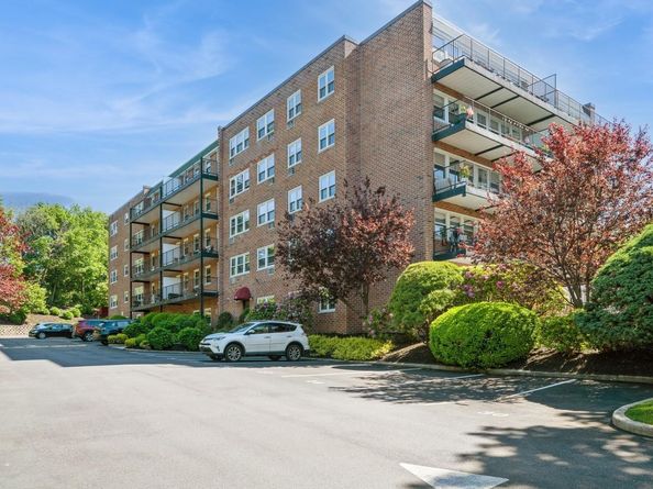 32 Pearsall Avenue 1C, Glen Cove NY 11542