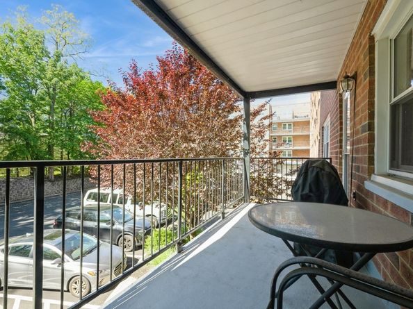 32 Pearsall Avenue 1C, Glen Cove NY 11542