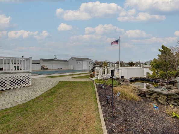 738 Shore Walk, Lindenhurst NY 11757