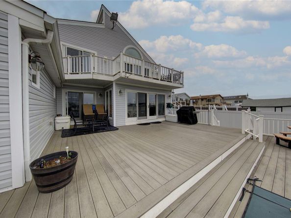 738 Shore Walk, Lindenhurst NY 11757