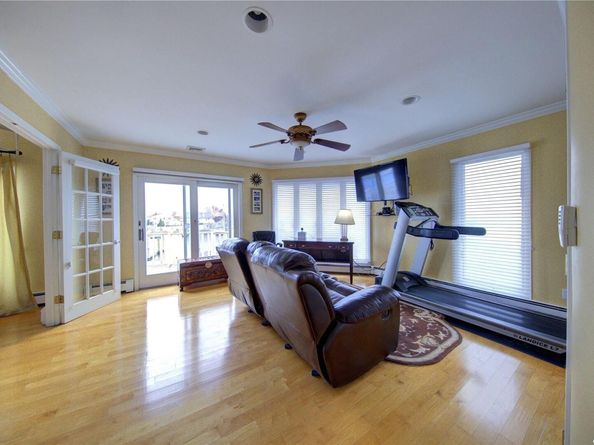 738 Shore Walk, Lindenhurst NY 11757