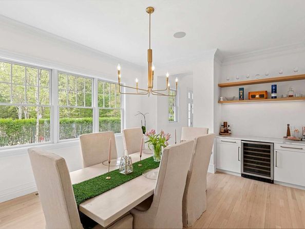 4 White Oak Lane, Southampton NY 11968