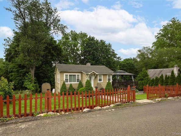 33 Hollowbrook Court N, Cortlandt Manor NY 10567