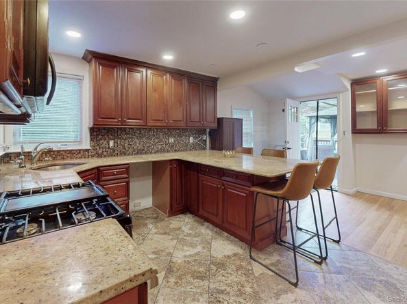 33 Hollowbrook Court N, Cortlandt Manor NY 10567