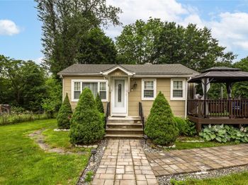 33 Hollowbrook Court N